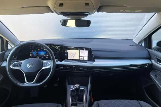 Volkswagen Golf (2023) thumbnail 5
