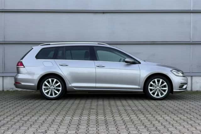 Volkswagen Golf (2019) thumbnail 3
