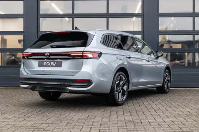 Volkswagen Passat (2025) thumbnail 2