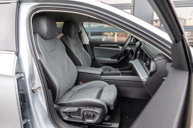 Volkswagen Passat (2025) thumbnail 14
