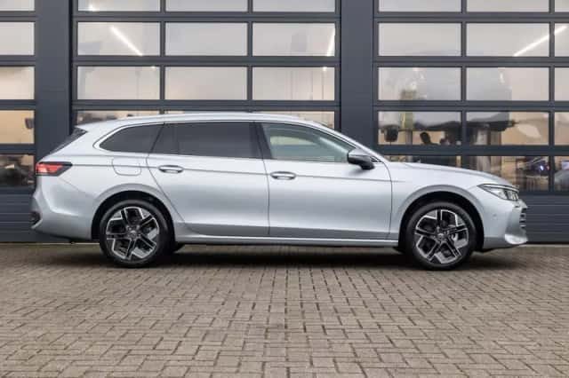 Volkswagen Passat (2025) thumbnail 3