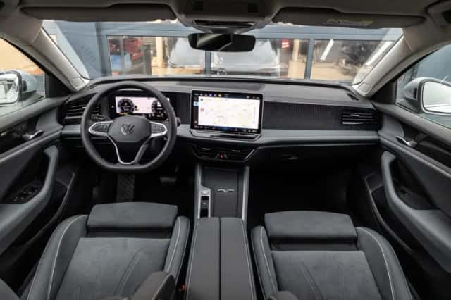 Volkswagen Passat (2025) thumbnail 5