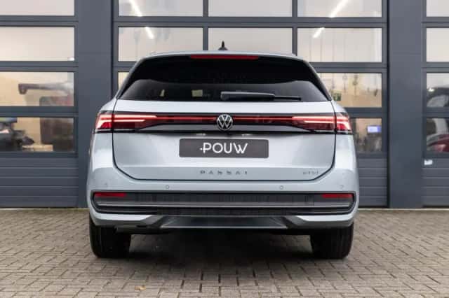 Volkswagen Passat (2025) thumbnail 9