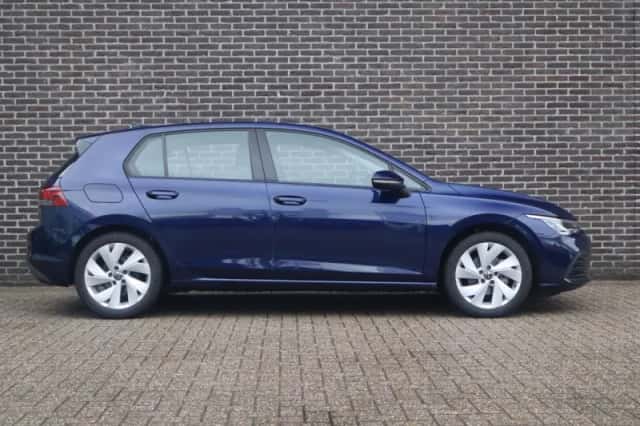 Volkswagen Golf (2023) thumbnail 3