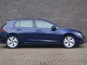 Volkswagen Golf (2023) thumbnail 3