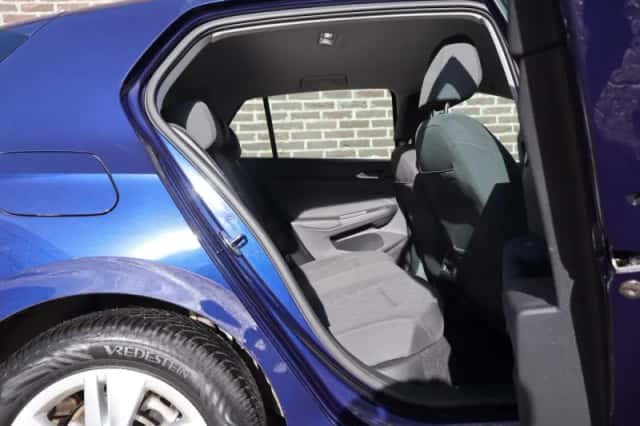 Volkswagen Golf (2023) thumbnail 32
