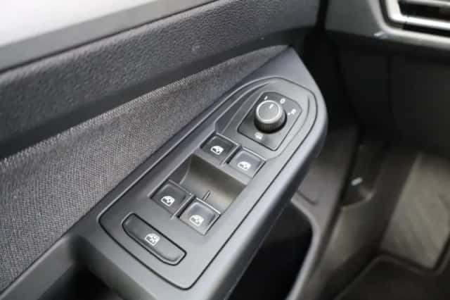 Volkswagen Golf (2023) thumbnail 35