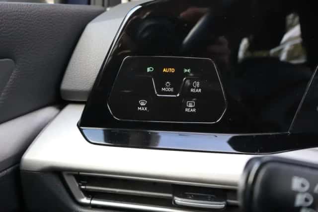 Volkswagen Golf (2023) thumbnail 36