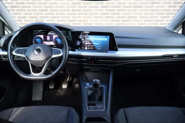 Volkswagen Golf (2023) thumbnail 5