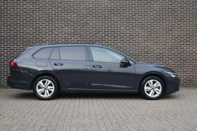 Volkswagen Golf (2021) thumbnail 3