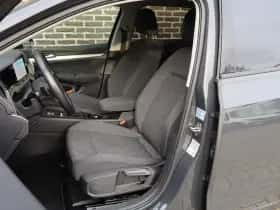 Volkswagen Golf (2021) thumbnail 4