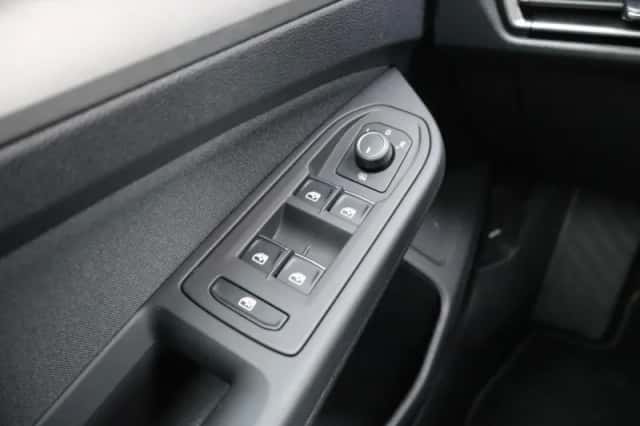 Volkswagen Golf (2021) thumbnail 36