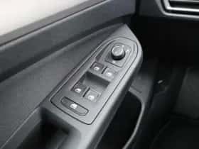 Volkswagen Golf (2021) thumbnail 36