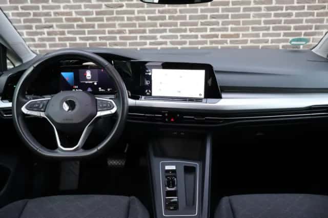 Volkswagen Golf (2021) thumbnail 5