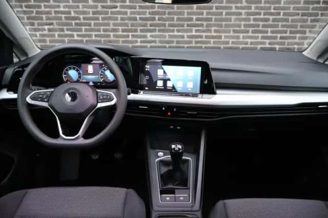 Volkswagen Golf (2021) thumbnail 3