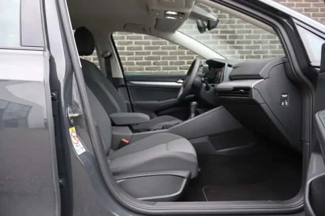Volkswagen Golf (2021) thumbnail 26