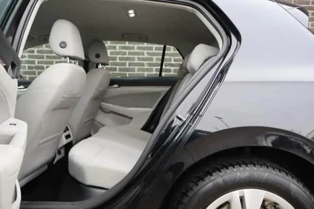 Volkswagen Golf (2020) thumbnail 18