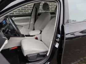 Volkswagen Golf (2020) thumbnail 4