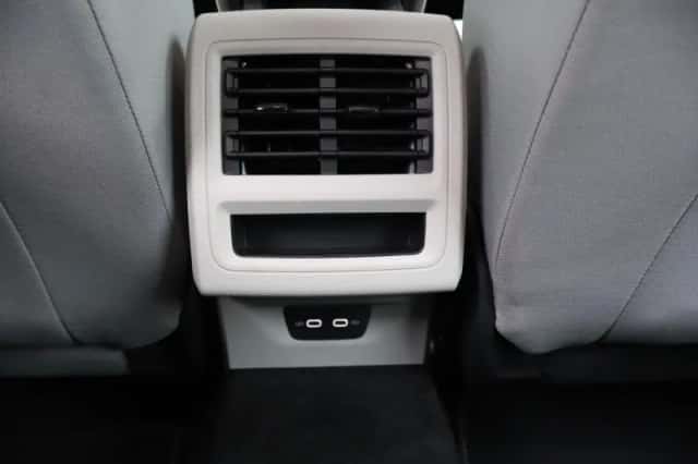 Volkswagen Golf (2020) thumbnail 32