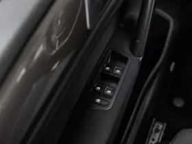 Volkswagen Golf (2019) thumbnail 33