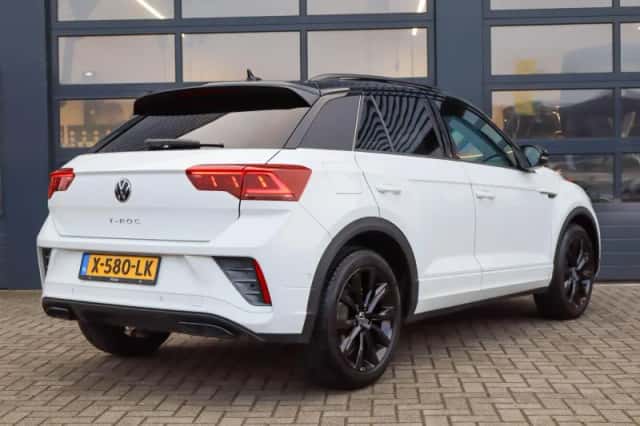 Volkswagen T-Roc (2023) thumbnail 2