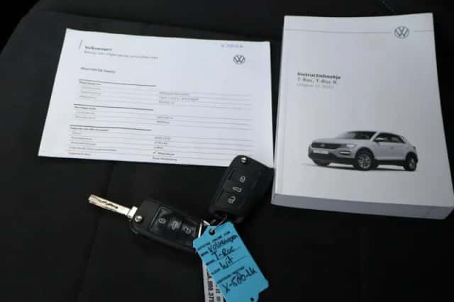 Volkswagen T-Roc (2023) thumbnail 15
