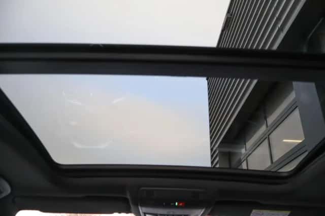 Volkswagen T-Roc (2023) thumbnail 18