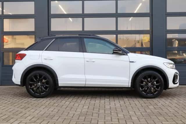 Volkswagen T-Roc (2023) thumbnail 3