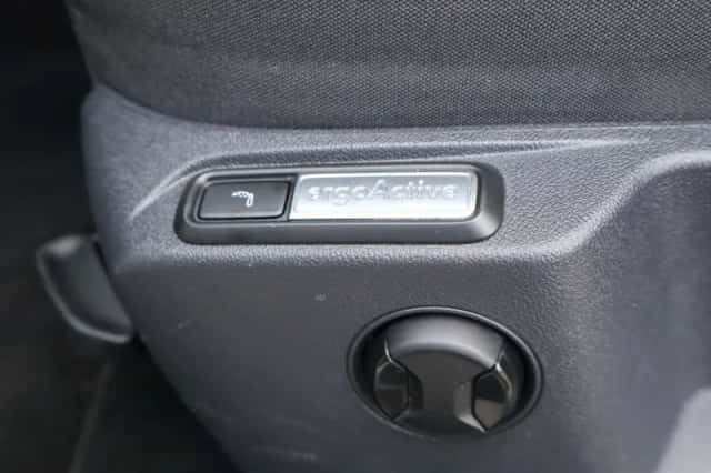 Volkswagen T-Roc (2023) thumbnail 24