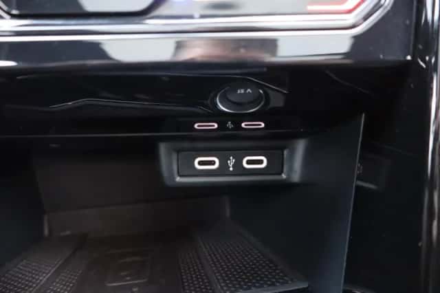 Volkswagen T-Roc (2023) thumbnail 35