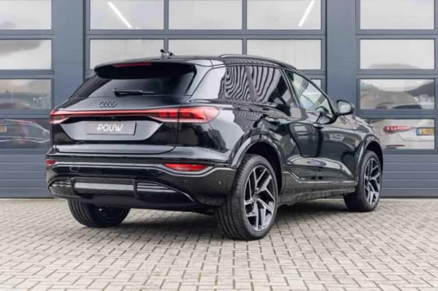 Audi Q6 e-tron (2025) thumbnail 2