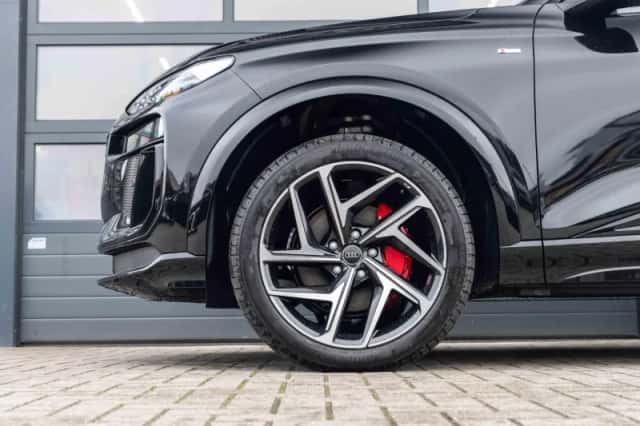 Audi Q6 e-tron (2025) thumbnail 12