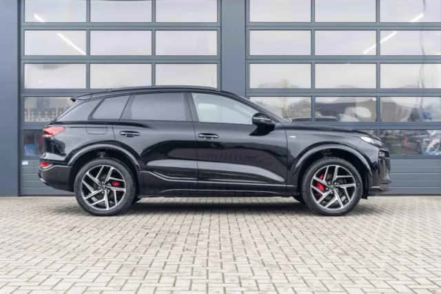 Audi Q6 e-tron (2025) thumbnail 3