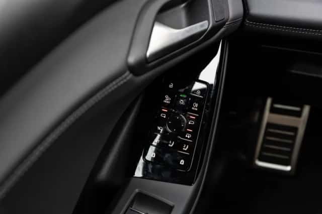 Audi Q6 e-tron (2025) thumbnail 37