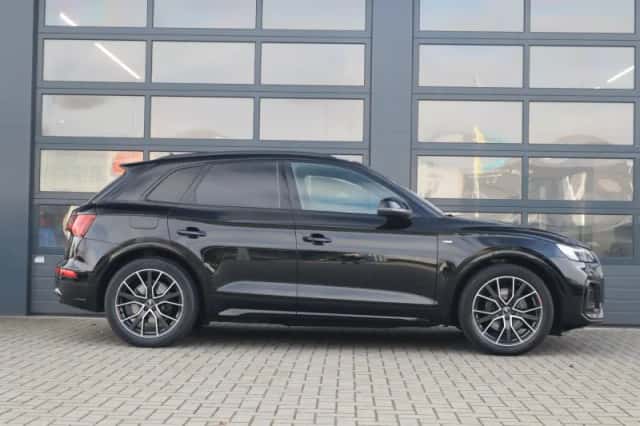 Audi Q5 (2022) thumbnail 3