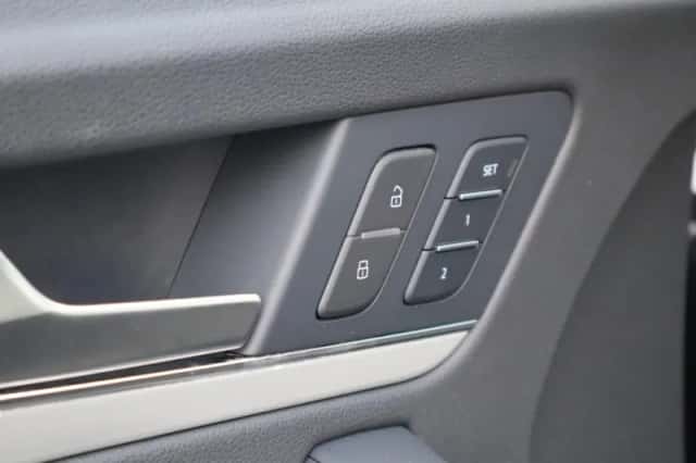 Audi Q5 (2022) thumbnail 24