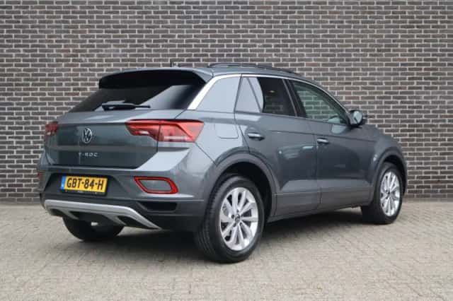 Volkswagen T-Roc (2024) thumbnail 2