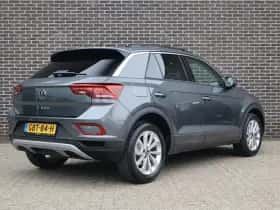 Volkswagen T-Roc (2024) thumbnail 2