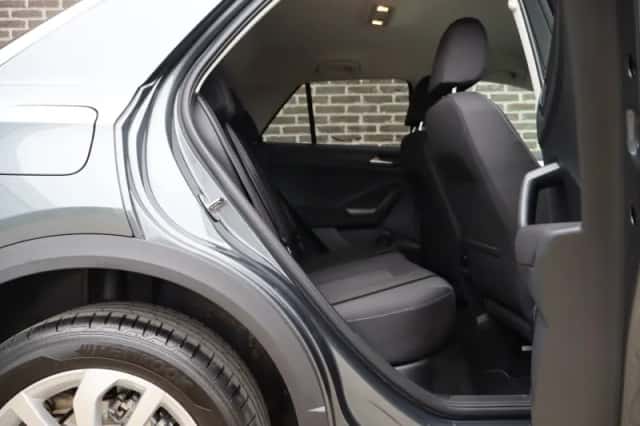 Volkswagen T-Roc (2024) thumbnail 16