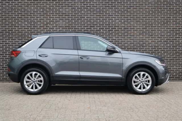 Volkswagen T-Roc (2024) thumbnail 3