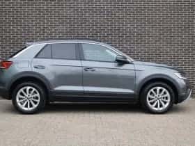 Volkswagen T-Roc (2024) thumbnail 3