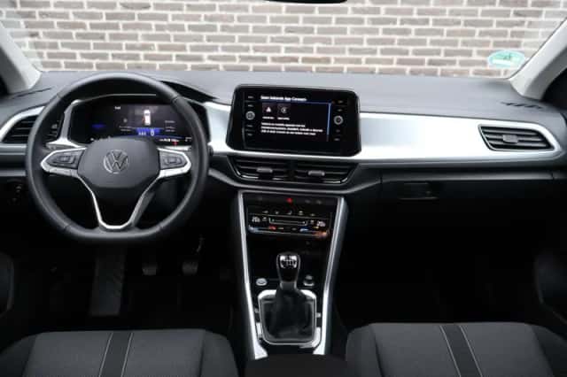 Volkswagen T-Roc (2024) thumbnail 5