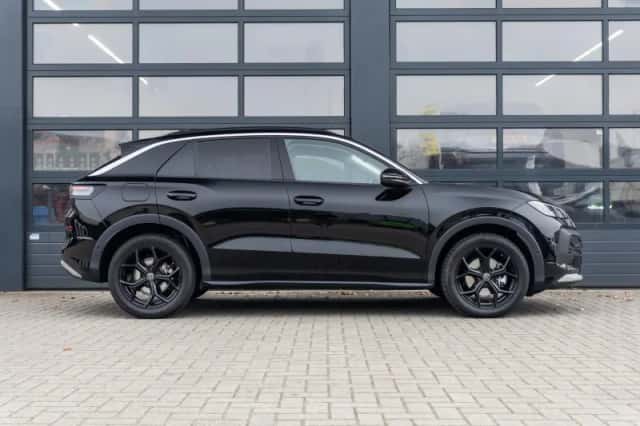 Volkswagen T-Roc (2025) thumbnail 3
