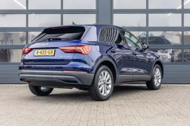 Audi Q3 (2022) thumbnail 2
