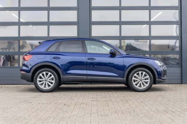 Audi Q3 (2022) thumbnail 3