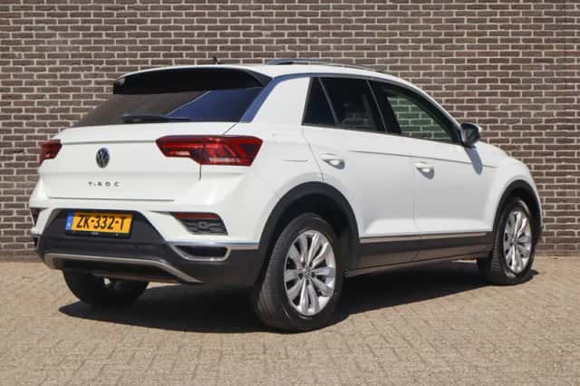 Volkswagen T-Roc (2019) thumbnail 2