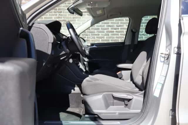 Volkswagen Tiguan (2018) thumbnail 24