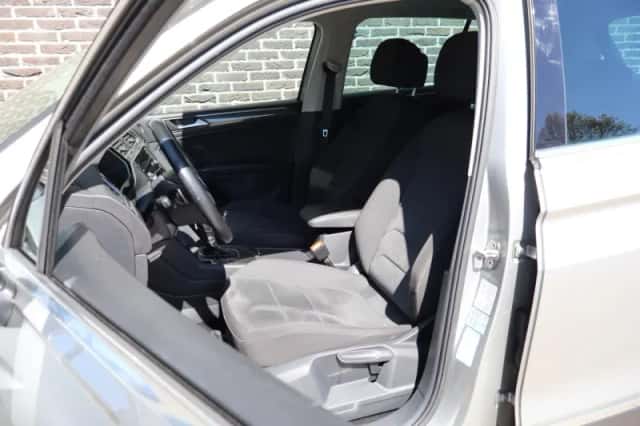 Volkswagen Tiguan (2018) thumbnail 4