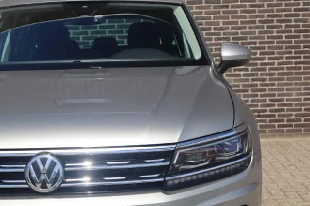 Volkswagen Tiguan (2018) thumbnail 9
