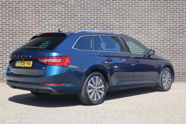 Škoda Superb (2023) thumbnail 2